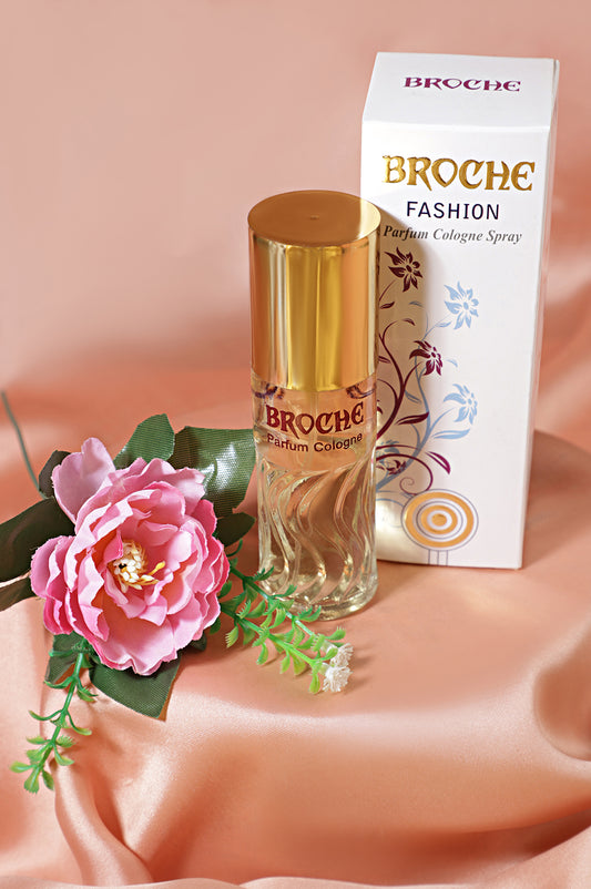 broche-fashion-perfume-30ml-bottle-and-packaging-on-silk-surface-with-beautiful-flower