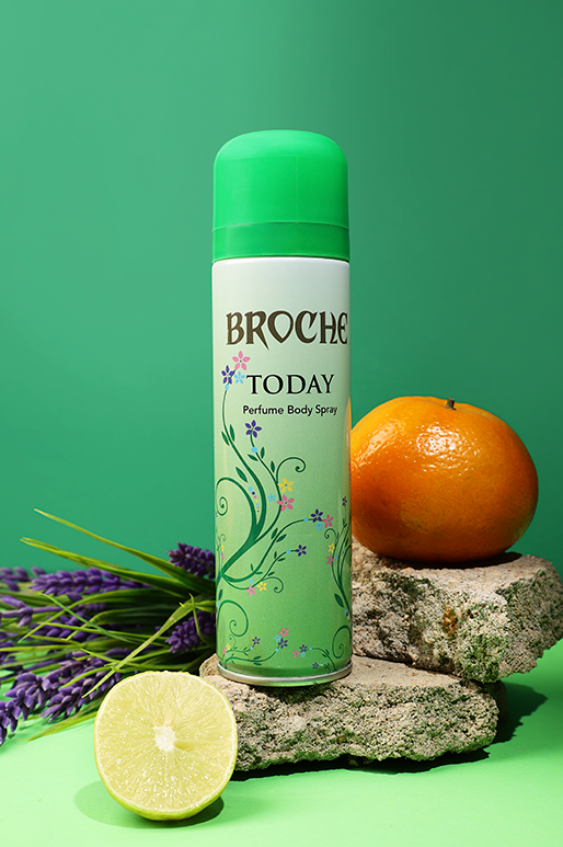 broche-today-body-spray-with-orange-lemon-and-flowers-on-rocks-with-green-background